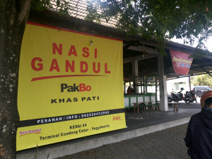 lokasi nasi gandul pak bo