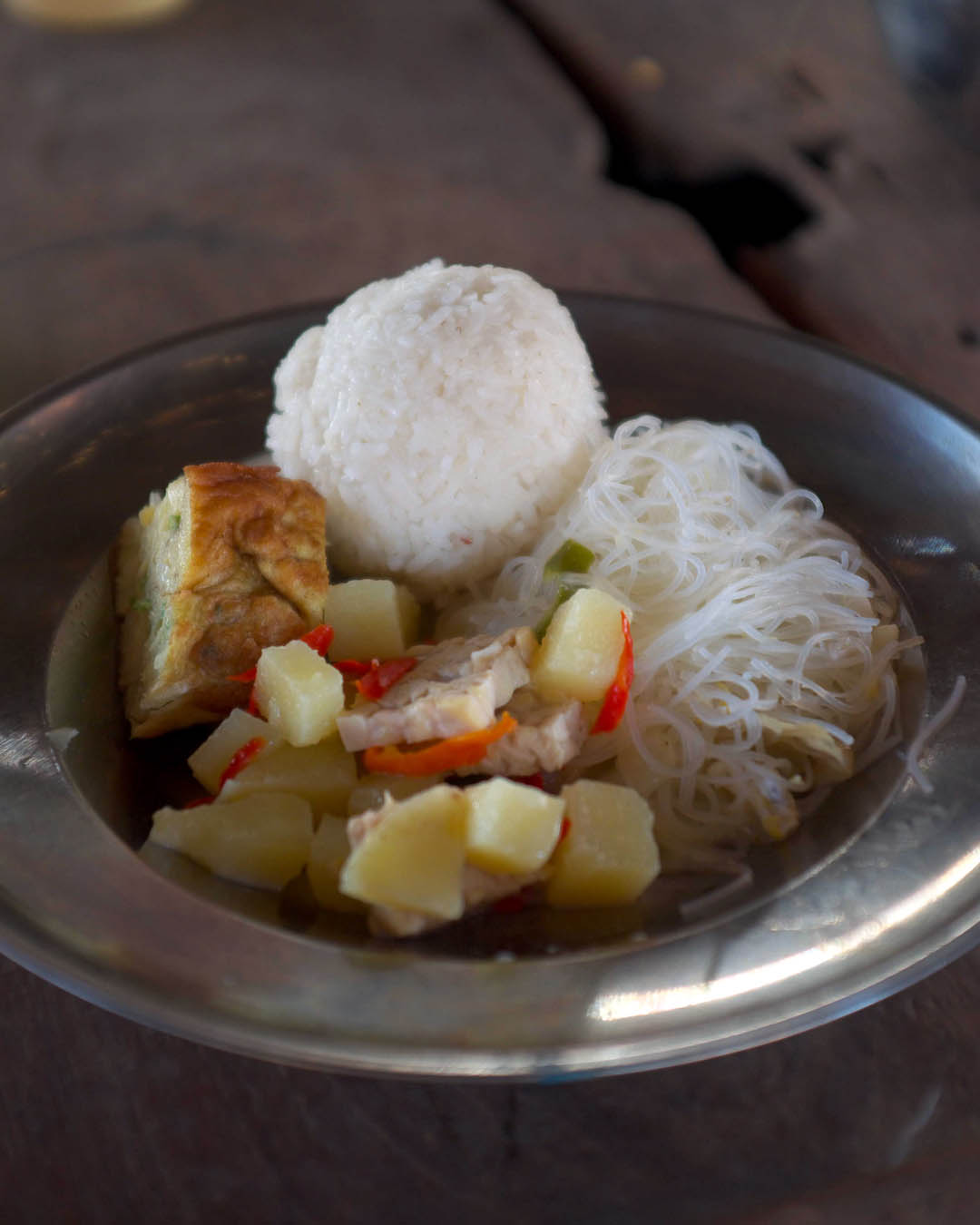 warung pitoelas tempat makan kekunoan